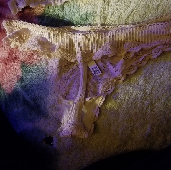 No Boundaries Bra & Victoria Secret Angel Thong - Picture 7 of 8